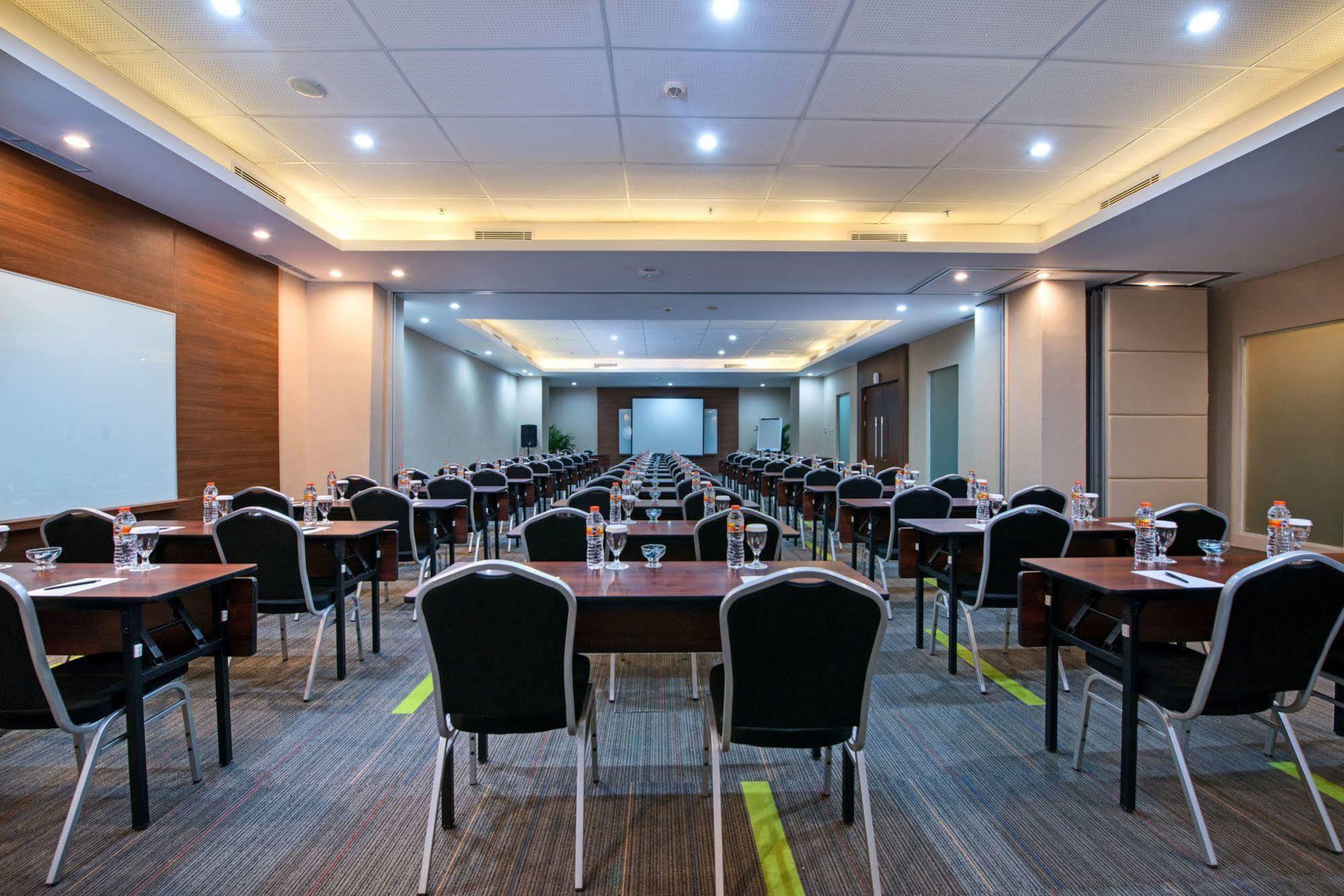 Grand Whiz Poins Simatupang Jakarta Exteriér fotografie