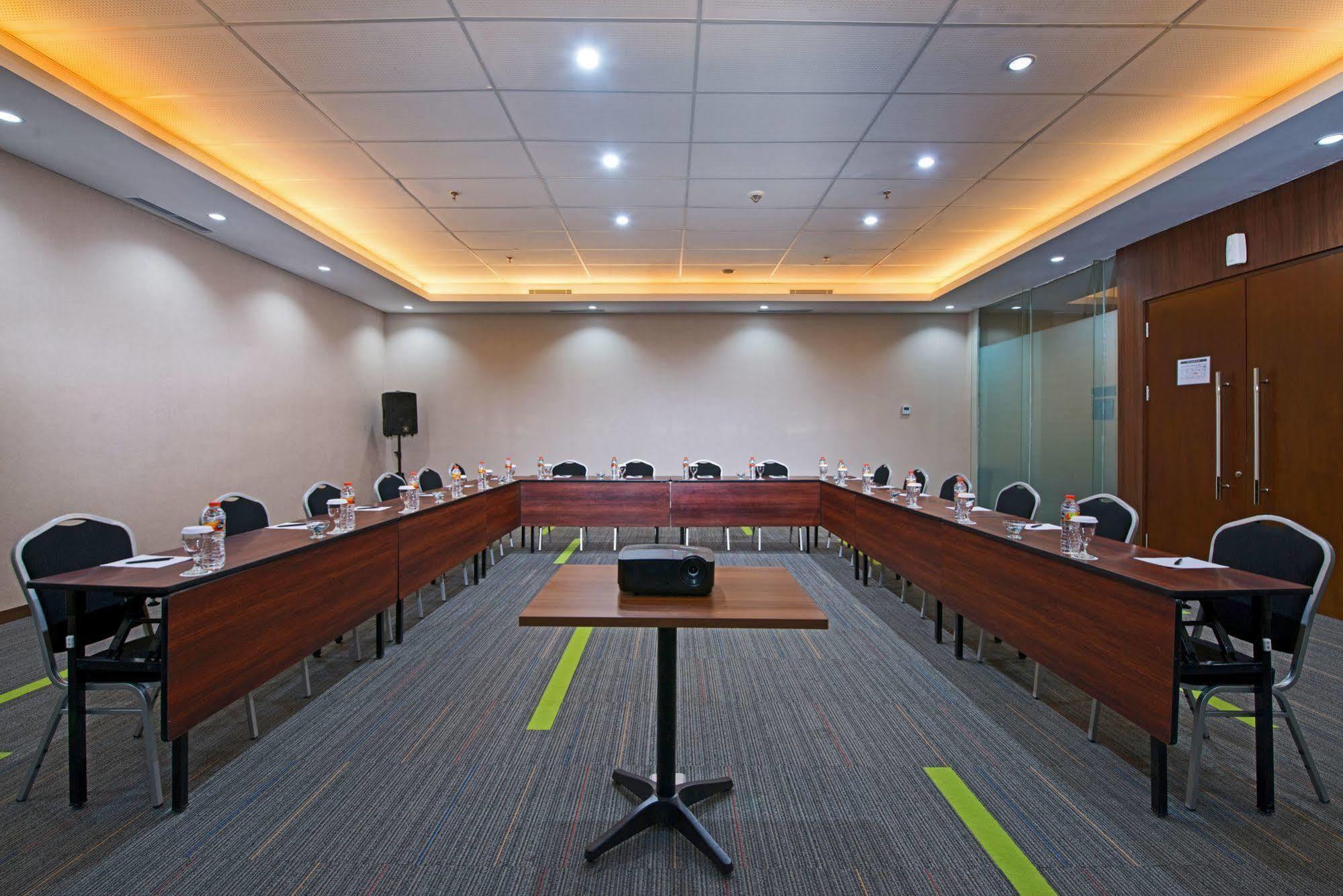 Grand Whiz Poins Simatupang Jakarta Exteriér fotografie