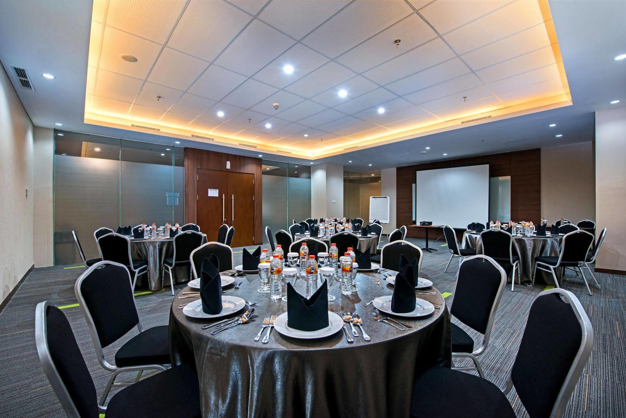 Grand Whiz Poins Simatupang Jakarta Exteriér fotografie